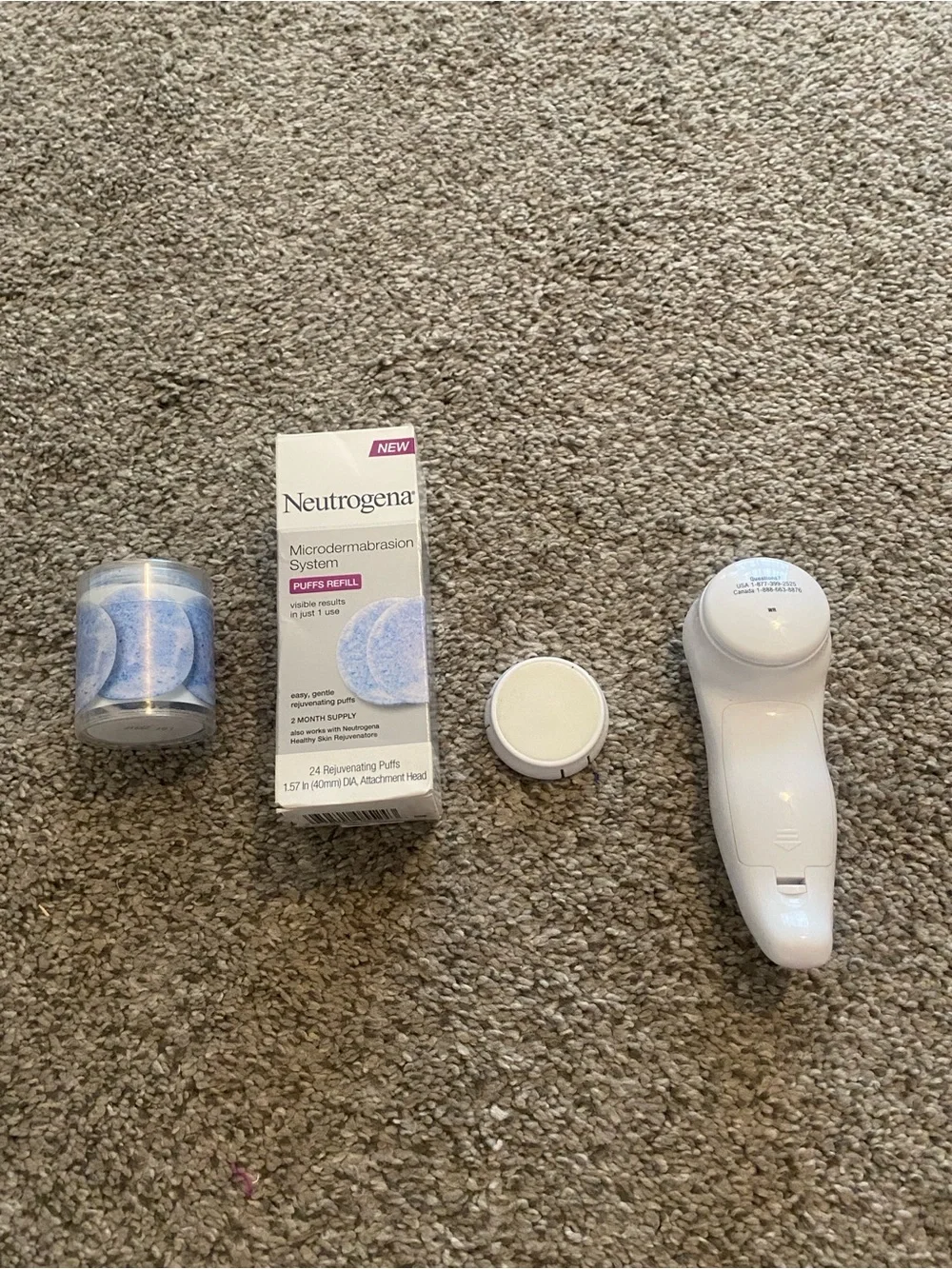 Neutrogena White and Light Blue Microdermabrasion Kit with Refill Puffs